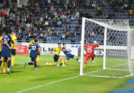 Superliga. “Neftchi” mavsumdagi ilk mag‘lubiyatini “Nasaf”dan qabul qilib oldi фото