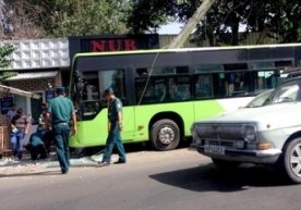 Тошкент шаҳрининг Бешқайрағоч мавзесида 53-сонли автобус