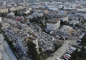 Туркия ҳукумати зилзила пайтида биноларнинг қулаши сабабларини айтди фото