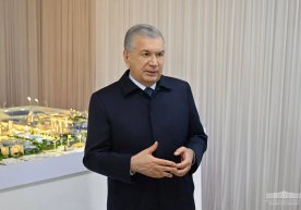 Shavkat Mirziyoyev Karmanada qurilayotgan yirik kimyo texnoparkida bo‘ldi фото