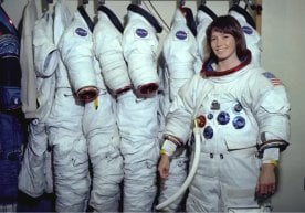 1978-йилда NASA дастурига илк бор аёллар қабул қилинди.