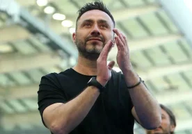 The first match under Tottenham head coach Roberto De