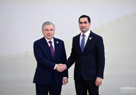 Shavkat Mirziyoyev Turkmanistonda medal bilan taqdirlandi фото