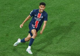 «Пари Сен-Жермен» раҳбарияти яримҳимоячи Сенни Меюлу билан