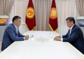 Қирғизистон президенти парламентнинг Жапаровни бош вазирликка тайинлаш тўғрисидаги қарорини ноқонуний деб топди фото