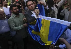 Швеция Эронни Қуръон ёқиб юборилгани учун қасос олганликда айбламоқда фото