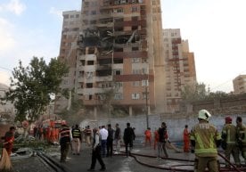 Фото: Исроил Теҳрондаги турар жой биносига зарба берган