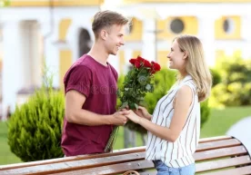 Кўпчилик, аёллар улар учун энг ёқимли совға гул эканлигини