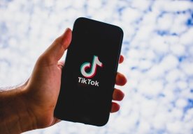 TikTok суицидга мойиллиги борларни аниқлаб, уларга ёрдам беради фото