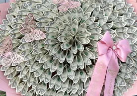 Кенияда Валентин куни арафасида нақд пулдан гулдаста