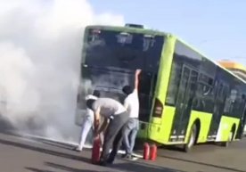 Abu Saxiy bozori yaqinida Mercedes-Benz avtobusida yong‘in chiqdi фото