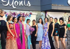 Аввалроқ, хонанда Муниса Ризаева “Monis” номли либослар