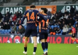 Бугунги кунда хориж чемпионатларида тўп тепаётган