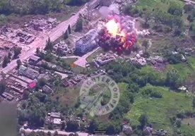 Россия илк бор Украинага 3 тоннали авиабомба ташлади (видео) фото