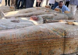 Мисрлик археологлар Луксор шаҳри яқинидан 20 та эски саркофаг топишди (фото) фото