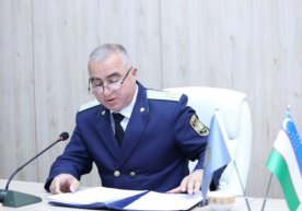 Ahmadboydan jabrlanganlarning pullari plastik kartochkaga oʻtkazib berilmoqda фото