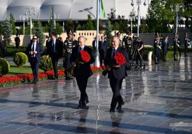 Shavkat Mirziyoyev va Vladimir Putin Toshkentdagi G‘alaba bog‘iga bordi фото