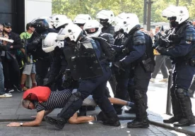 Фото: AFP Францияда пенсия ислоҳотига қарши намойишлар