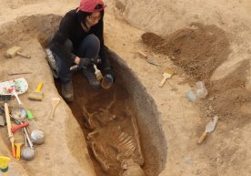 Сурхондарёда икки минг йиллик тарихга эга қабр ва буюмлар топилди фото