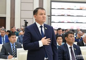 Amanbay Orinbayev Jo‘qorg‘i Kenges raisi lavozimiga tasdiqlandi фото