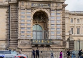 Франция полицияси Луврдаги Аполлон галереясидан 102 млн