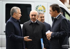 Shavkat Mirziyoyev Kelesdagi o‘zgarishlar, Zangiota va Yangiyo‘ldagi loyihalar bilan tanishdi фото