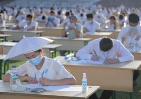 Самарқанддаги ОТМларга кириш имтиҳонларида бировнинг ўрнига киришга уринган 12 нафар абитуриент фош қилинди фото