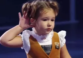 4 ёшли полиглот (кўп тилларни билиш) қиз Белла Девяткина