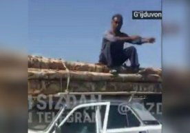 Haydovchi mashinasini jarima maydonchasiga olib ketmasliklari uchun uning ustiga chiqib olgan holatga YHXBB munosabat bildirdi фото