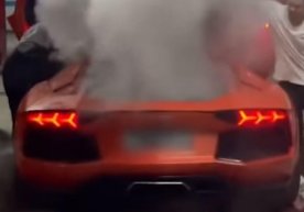 Lamborghini’да гўшт пиширмоқчи бўлган эркакнинг омадсиз уриниши фото