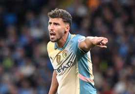 «Манчестер Сити» ҳимоячиси Рубен Диаш жамоа совринларни