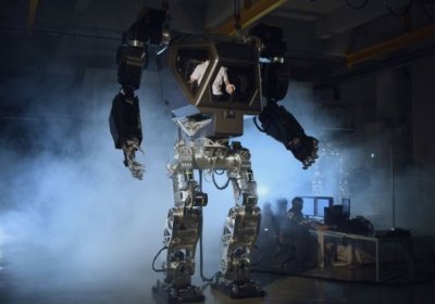 Koreyada inson tomonidan boshqariluvchi gigant robot prototipi yaratilmoqda фото