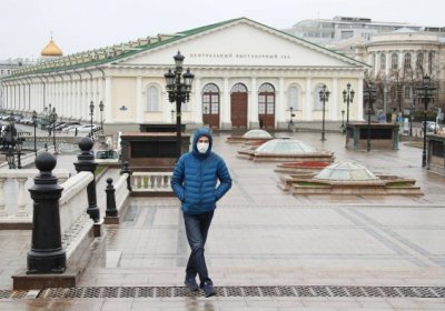 Moskva meri koronavirus belgilari bor shaxslar bilan yashayotganlarning ko‘chaga chiqishiga ruxsat berdi фото