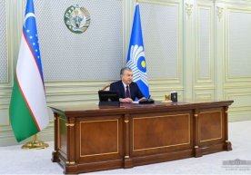 Shavkat Mirziyoyev SHHT davlat rahbarlari bilan muloqot qildi фото