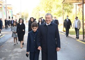 Shavkat Mirziyoyev oila a’zolari bilan birga ovoz berdi фото