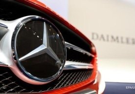 Mercedes-Benz атрофга чиқарилувчи зарарли моддаларни камайтириб кўрсатишда гумонланмоқда фото