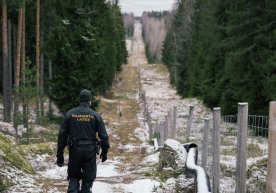 Финляндия Россия билан чегарада девор қуришни бошлади фото