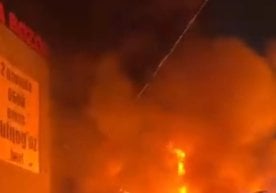 Тошкентдаги «Изза» қурилиш бозорида ёнғин содир бўлди.