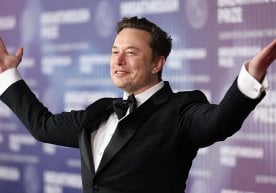 Elon Musk ўзи бошқараётган компанияларда мисли кўрилмаган