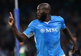 El delantero del Napoli, Romelu Lukaku, podría ser