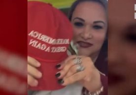 AQShdagi restoranda ayol Tramp kepkasidagi erkakka tashlandi (video) фото