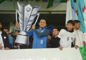 Айни дақиқаларда Остона аэропортида бўлиб турган мухлислар