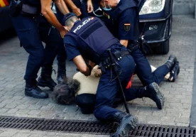 Фото: Reuters Испания миллий полицияси ўз ватандошларидан