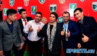 "Lokomotiv" futbolchilariga "Lasetti" avtomashinasi topshirildi фото