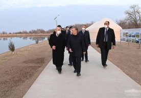 Shavkat Mirziyoyev Qoraqalpog‘istondagi «Beltov» ovulini borib ko‘rdi фото