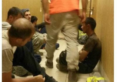 Tojik migrantlari: "bizlarni politsiyada suv va ovqatsiz kunlab ushlab turishardi" фото