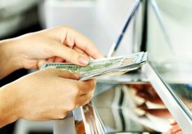 Markaziy bank dollar sotib olishda cheklov o‘rnatilganini rad etdi фото