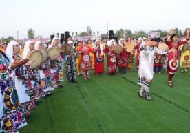 Doirachi ayollar hayajonlangani uchun Imomali Rahmon xotin-qizlar raisini ishdan haydadi фото