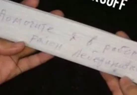 Қозоғистонда бир аёл болалар шимидан “Ёрдам беринг, мен
