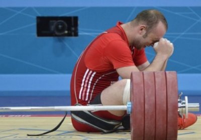 Ruslan Nuriddinov og‘ir atletika bo‘yicha JChni sensatsion tarzda yakunladi фото